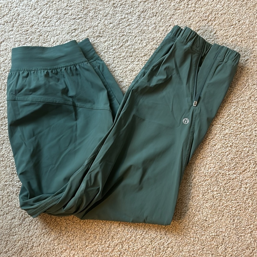 Lululemon cropped jogger - Picture 3 of 4